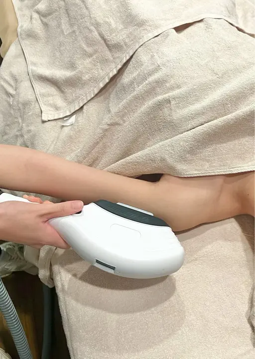 【人気No.1女性限定】最先端脱毛＋顔or VIOケア　選べる特典付き！