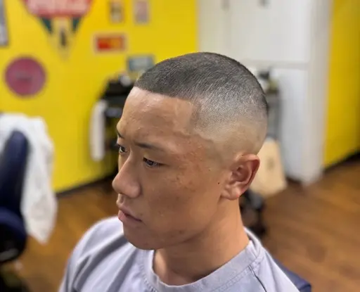 坊主フェード💈　顔剃り、シャンプーも無料でやらせて頂きます👍