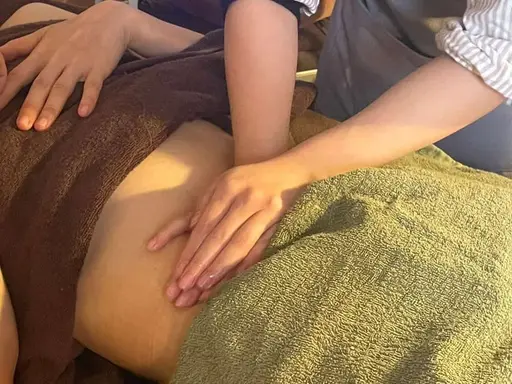 【ボディケア💆人気NO1】EMS付腸揉みオイルマッサージ30分［ぽっこりお腹即スッキリ!内側もきれいに✨️］