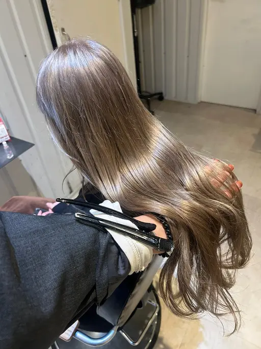 🌸期間限定🌸【ミニモ学割U24メニュー‼️】カット➕ケアブリーチ➕高発色クオルシアカラー✨
