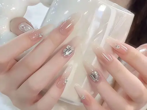 [ジェル]チップ長さ出し10本＋6本アート・パーツ・ストーンつけ放題