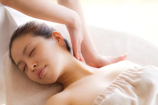 当日限定！！しっとり極潤フェイシャル（リフトアップ込み！）＆アロマデコルテマッサージ