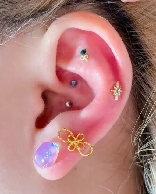 刺激しながらキラキラに可愛く💎⟡.*  耳ツボジュエリー(両耳 計8粒)