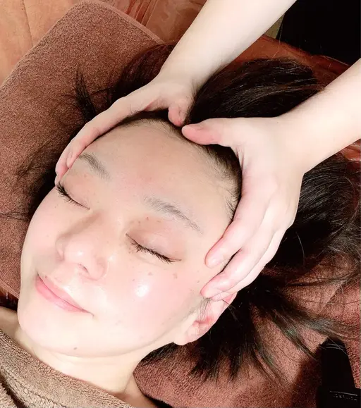 水を使わないヘッドスパ&背中&首40分★経験したことのない境地へ😊疲れと辛さから解き放たれましょう✨