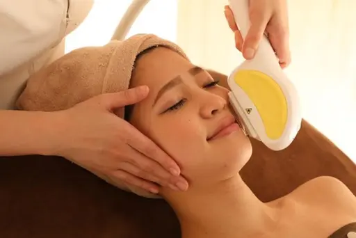 5月来店限定💆🏻‍♀️フェイシャルエステ＋脱毛 💧毛穴悩み解消！ピーリングor美容液導入付！美白/ツヤ肌