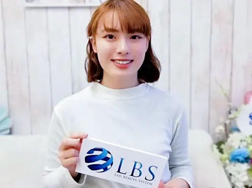 🧡お得に歯を白くしたい方に人気🧡美肌効果もある安全なLEDライト照射💡セルフホワイトニング８分×４回🦷‼️