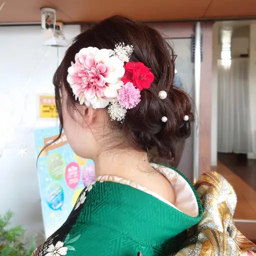 予約は公式LINEで👍2027成人の日のヘアセット＆着付🆗👍成人の日まで当店でのカット等20％off✨