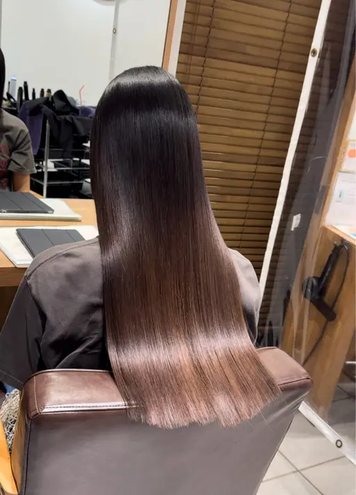 ホリスティックストレート×小顔デザインカット