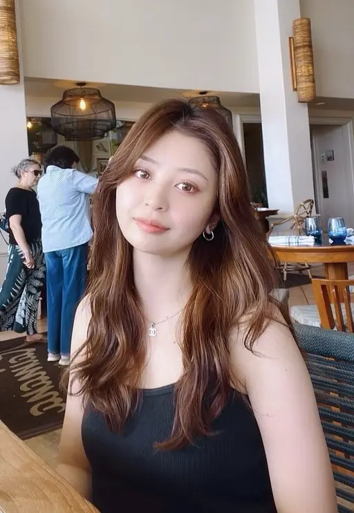 🌟🇰🇷【韓国風】小顔の顔まわりカット＋韓国風艶カラー＋ダメージ改善ケアトリートメントサービス🇰🇷🌟🇰🇷