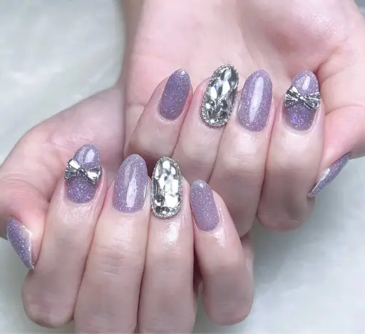 ワンカラーorラメ🩷と左右1本ずつ埋め尽くしデザイン