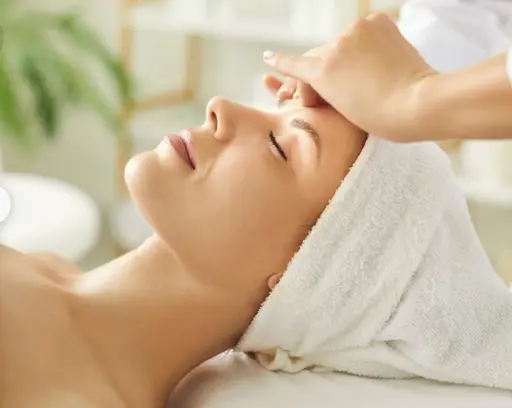 【人気No.1】フェイスラインすっきり|小顔リフトフェイシャル80分(ヘッド付)