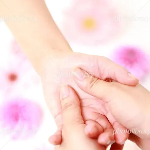 携帯やPCでお疲れの方予約制、肩から腕、指先までマッサージ、火曜日午後または木曜１５時​〜​１７時