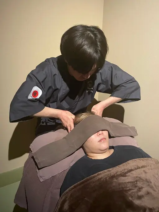 【業界最高峰技術☆】極上ドライヘッドスパ60分 (頭を中心に首、肩、デコルテ、腕、背中をお好みでマッサージ!)