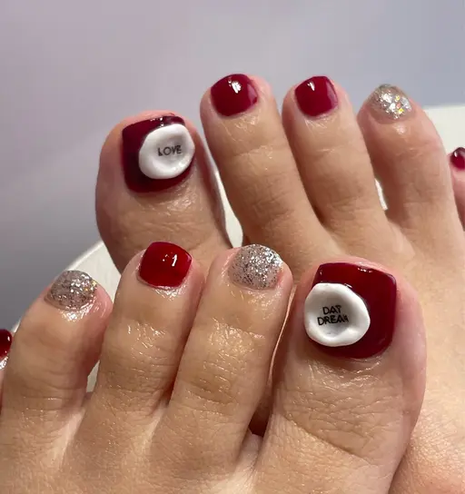 フットワンカラー＋アート2本（ご新規様オフ無料）爪形成、ケア、保湿込