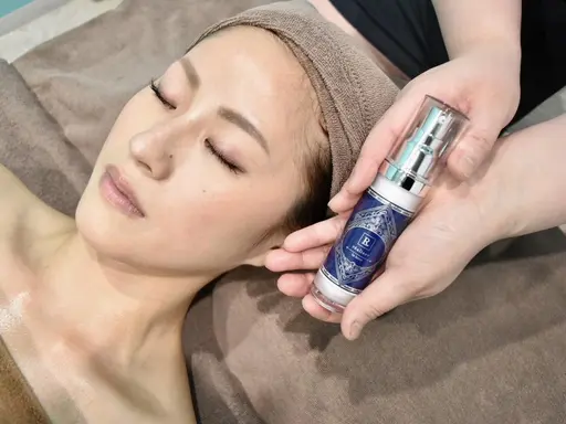 【毛穴美白】美肌育成!!『ヒト由来美容エキスレアリゼ』毛穴美白+ヒト由来美容エキス+美肌菌ピーリング顔首肩50分