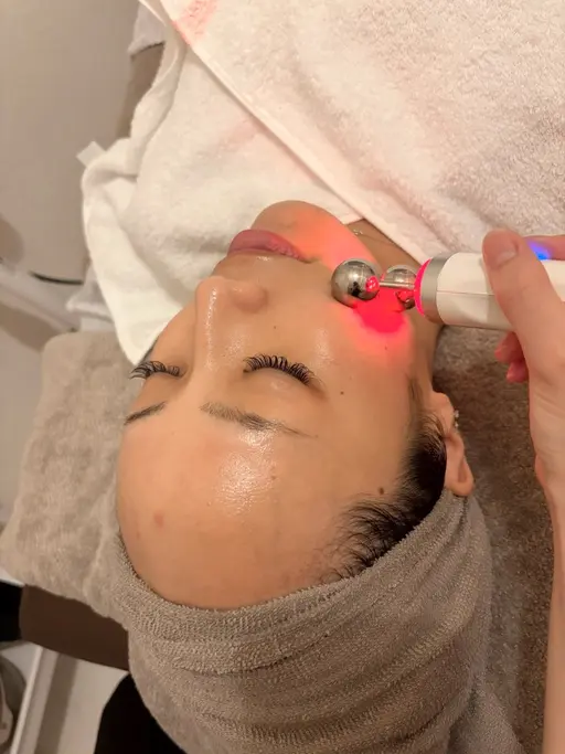 【強くなる紫外線対策に☀️】シミ・くすみ卒業✨透明感UP🫧毛穴洗浄＋美白美容液導入(フェイシャル)