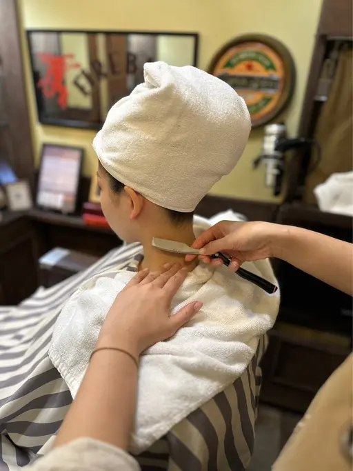 うる艶シェービング🌺(顔＋襟足＋眉カット)＋美白or保湿パック ¥4950※女性限定