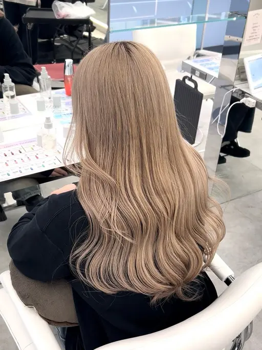 💎4月限定クーポン💎　　　　　　　　　　　　　　　　ブリーチ ＋ 透明感カラー＋トリートメント