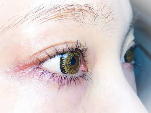 美容液成分配合パーマ液✨自まつ毛の長さ、まぶたの厚みを見て1番合うロットを付けていきます🥰L.C.Dカール選べます🌈