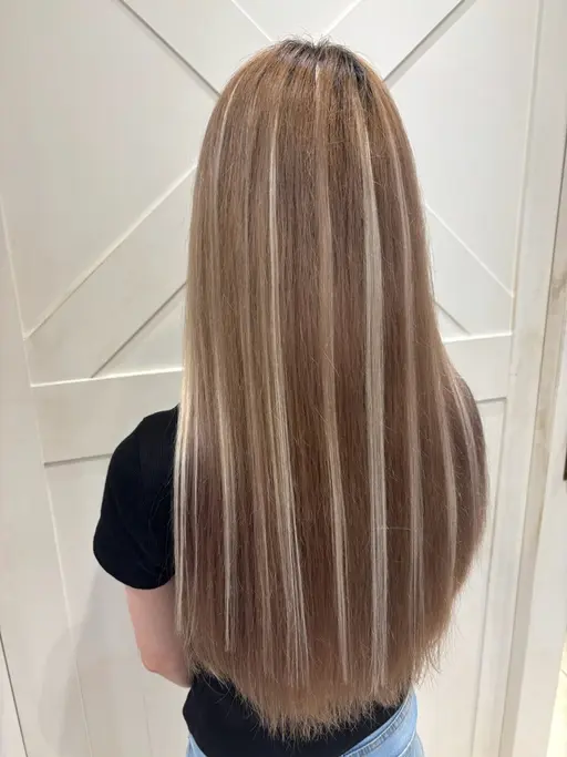 【 🎀ミニモ限定クーポン🎀 】ブリーチリタッチ➕前頭ワンカラー➕カット✂️