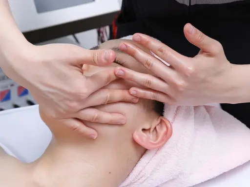 【人気No.1毛穴大洗浄ケア】黒ずみ除去＋小顔造形リンパエステ60分¥6500