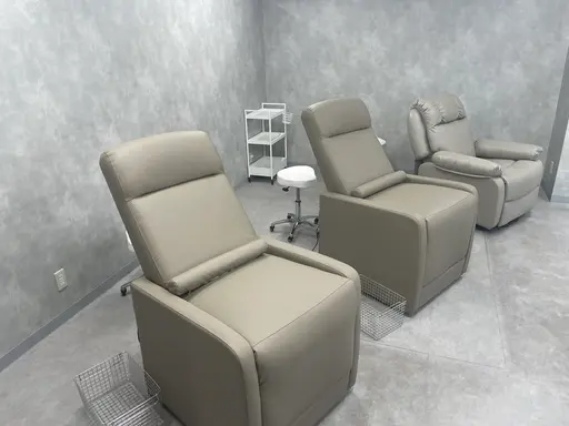 WAXYYY. 新宿西口店