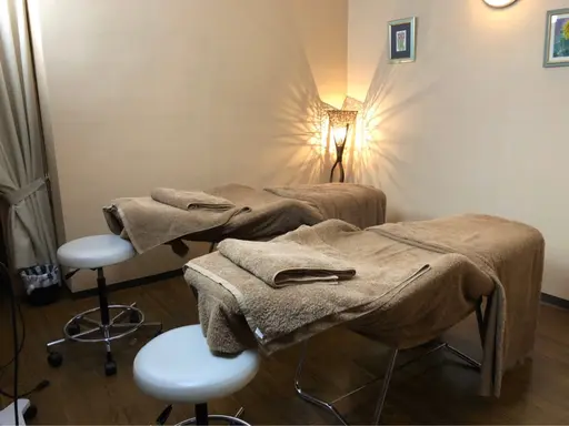 MENARD Facial Salon Oreos