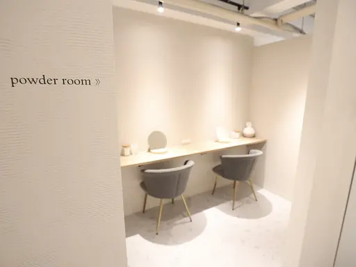 and she. 神戸三宮店【アンドシー】