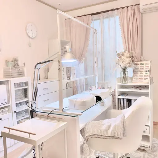 Private nail salon beauty moon