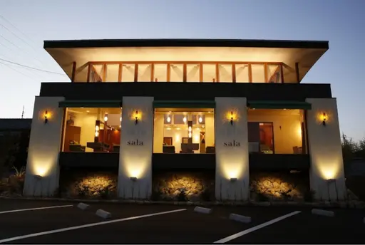 サラかがやき通り