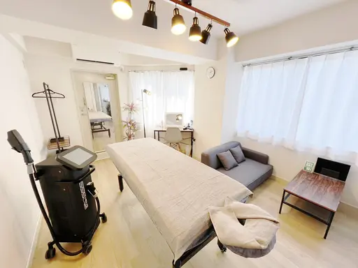 メンズ脱毛専門店 555 Men’s Lab