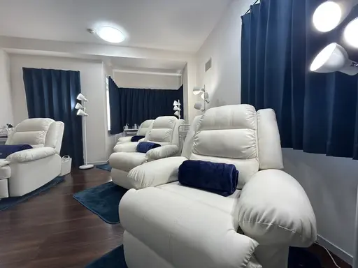 by MARIE TERESIA 新大久保