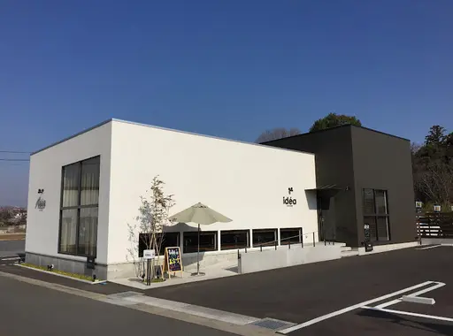 eyelash salon Lucy