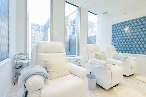 Neolive GINZA（ネイル＆アイラッシュ）