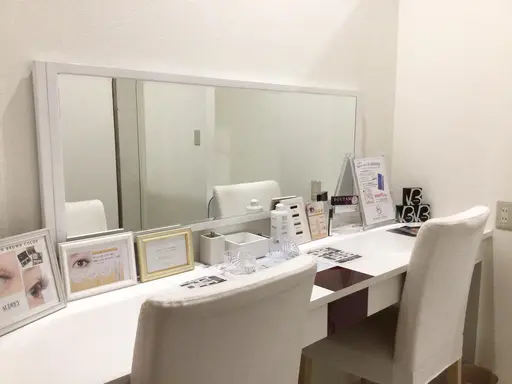 Bunny eyes ニューオータニ博多