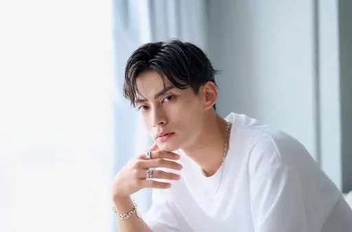 パラレルブロウ(眉毛パーマ)+眉ワックス+スタイリング