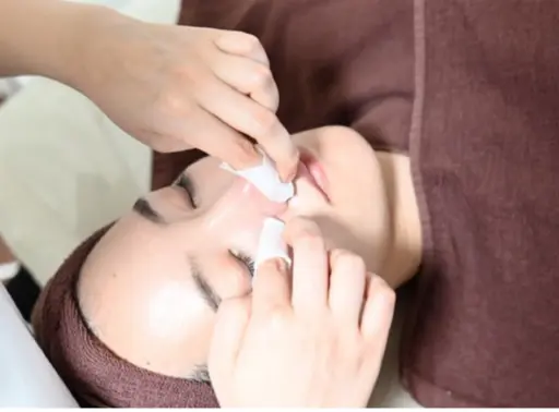 【頑固な毛穴詰まりへ】毛穴エクストラクション🌟(鼻眉間、頬、額、顎のうち1箇所)￥12800→￥8800