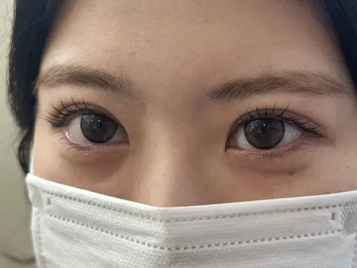 まつ毛パーマ上のみ(上下7500円になります)土日祝日料金はかかりません。土日祝日でも上マツパ4500円になります