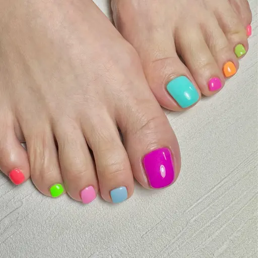 【ご新規・半年以上ご来店のない方限定】　フット1カラー(600色以上）話題のマグネットジェルも選択可！