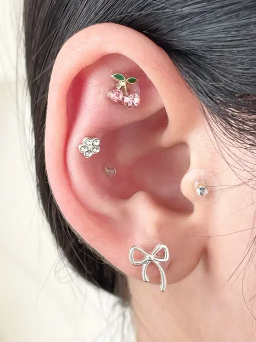 耳つぼジュエリー　片耳５粒ずつ