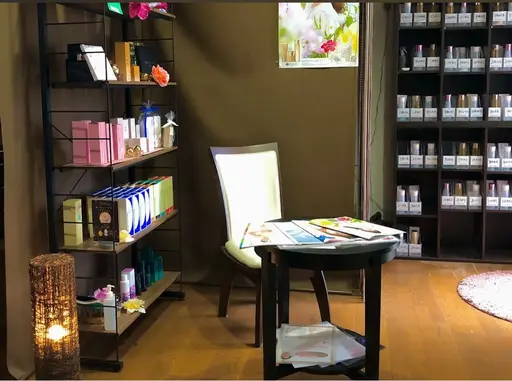 【ご新規様】極上小顔エイジングコース施術70分　　　　骨の上の筋肉を捉えて、より老廃物促進。しっかりリフトアップ