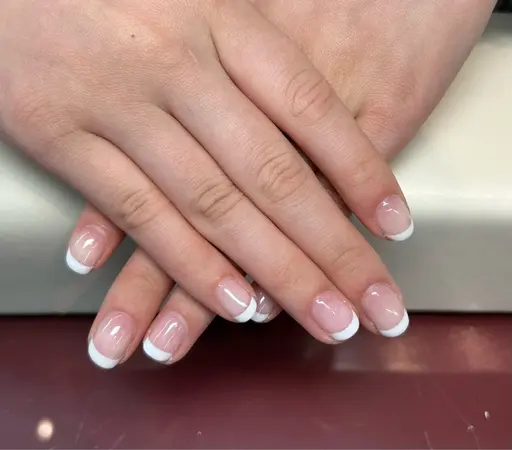 オフありスタンダードな白フレンチ