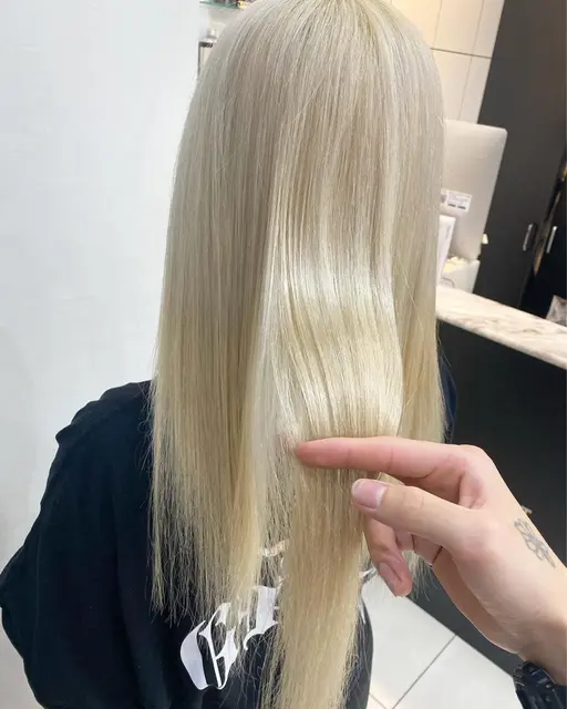 パーフェクトストレート✨(ブリーチ毛の方限定) ブリーチ履歴があっても、ダメージを最小限に抑えた縮毛矯正できます。