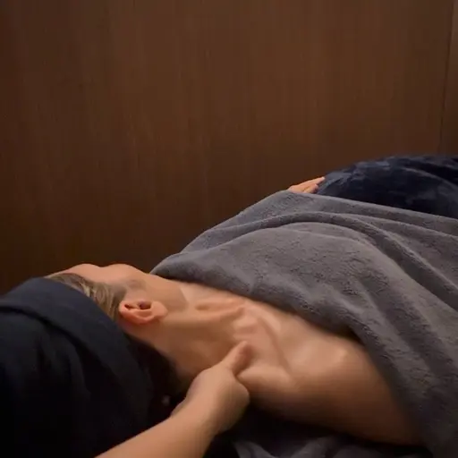 極上ヘッドスパ＋《首・肩・デコルテ》シャンプートリートメント¥11980→