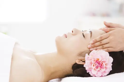 1【速攻女子力アップ】毛穴洗浄＆コルギ小顔筋ハイパーナイフ+デコルテ60分4,980円