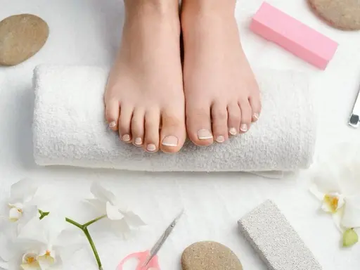 足裏角質除去‼️夏のサンダルシーズン前に🩴🌞🌴🌺✨ツルツルな美かかとにしませんか❓🦶⏰30分 藤沢 湘南🏖