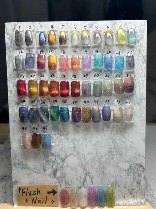 オフ代込みの料金となります。マグネットネイル。ワンカラー。オフ代込み。二色まで追加料金なしです☺️