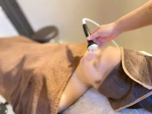 1番人気！！🍀小顔集中フェイシャル🍀オールハンド➕EMS➕小顔美顔器➕石膏パック