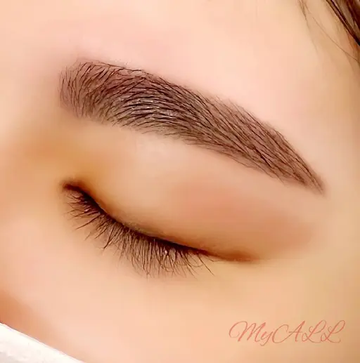 眉毛スタイリング
