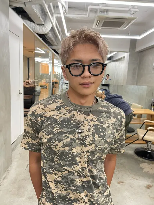 メンズ《ミニモ学割》  ¥16200🌟 カット+ブリーチ2回+デザインカラー＆トリートメント